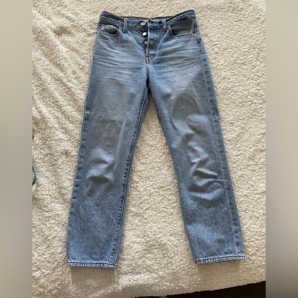 Levi’s premium wedgie crop super flattering